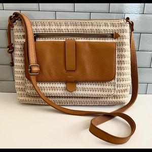 NWOT, Fossil Handbag, perfect for everyday use.